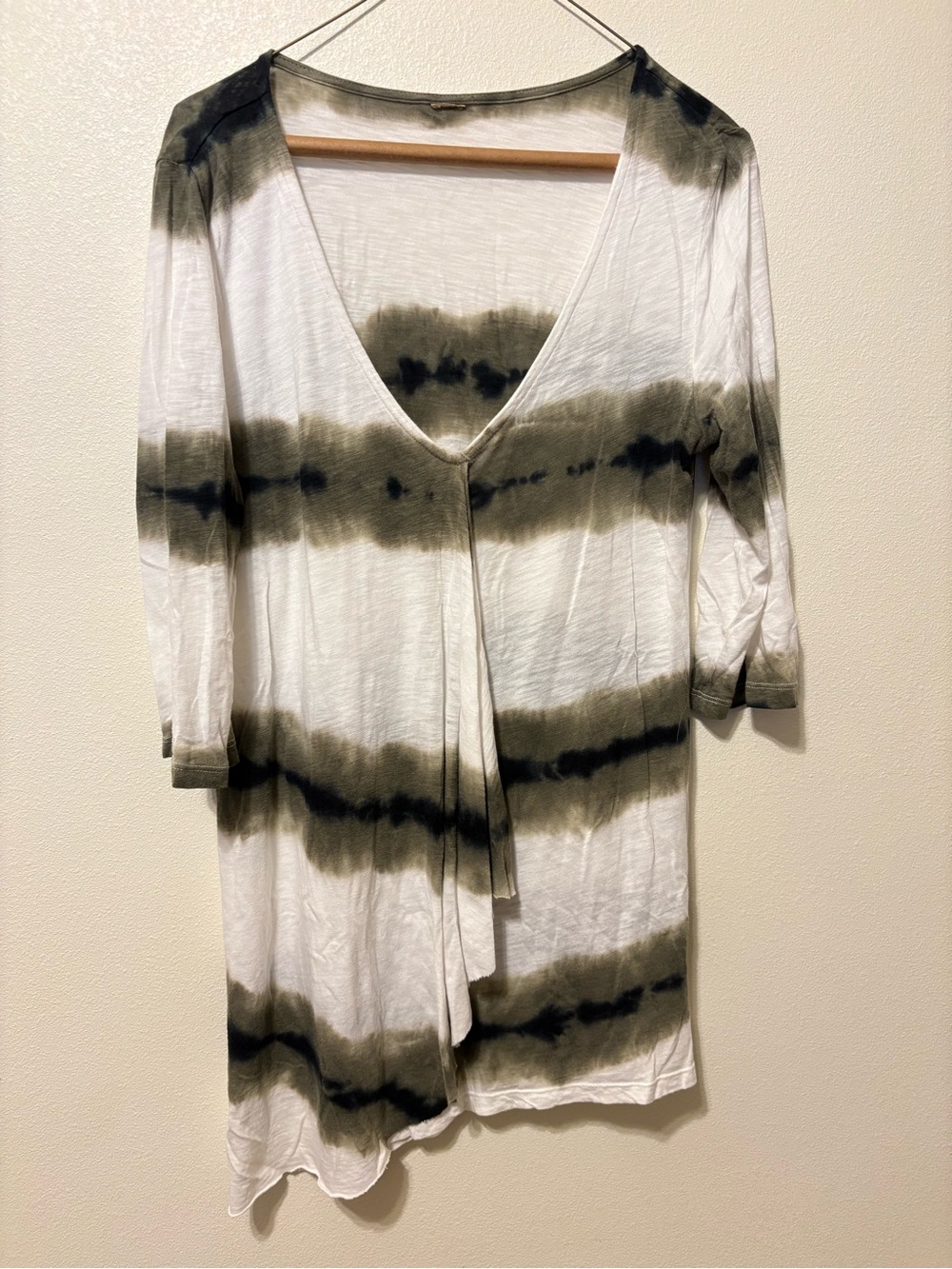Women’s Tie-Dye V-Neck Tunic Top in White and Olive no tags check measurements
